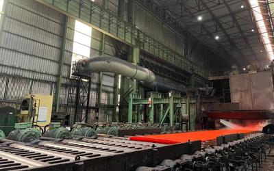 重慶鋼鐵不銹鋼單面復(fù)合鋼板試軋成功